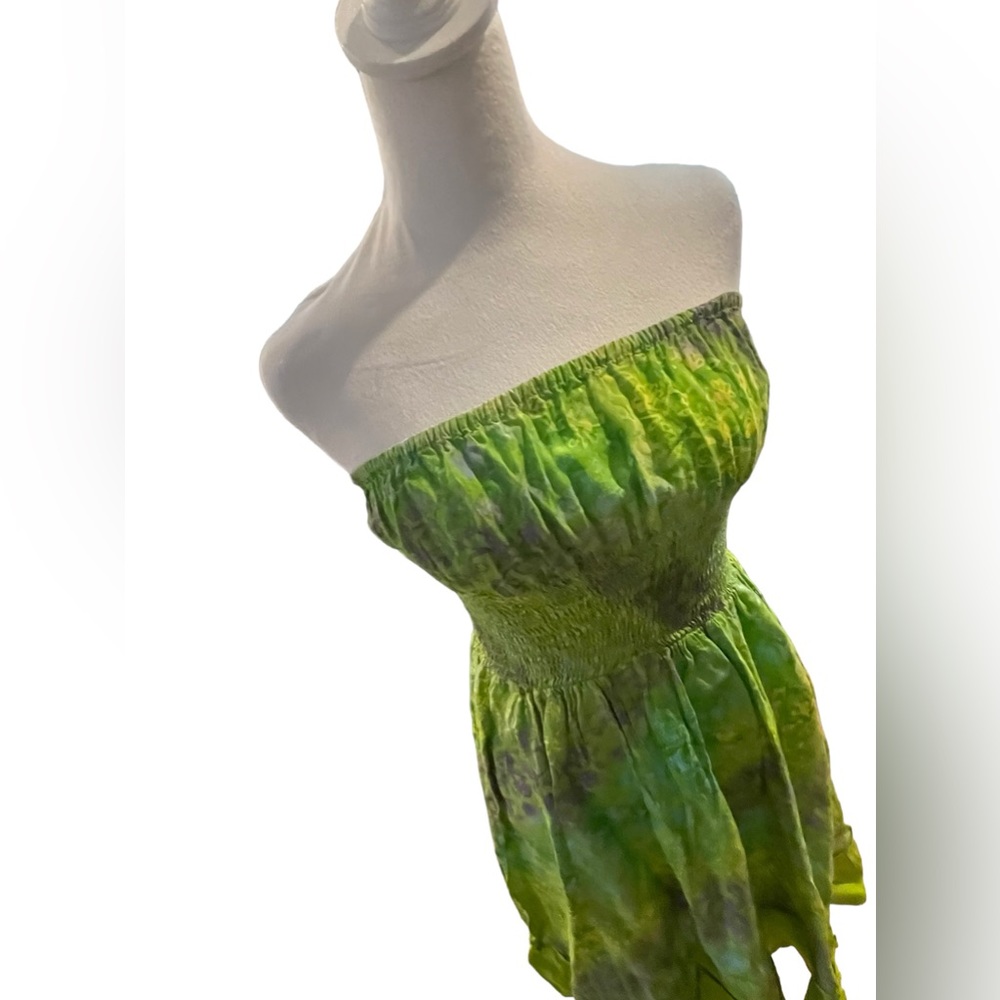 Pretty lightweight dress. Figure forgiving. Cute with sandals. Sz L (runs small) - Picture 5 of 11